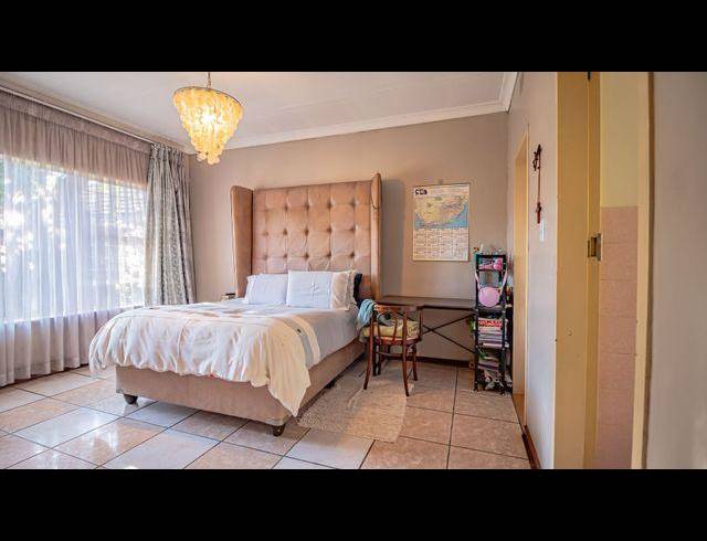 4 BEDROOM HOUSE FOR SALE IN MEADOWBROOK